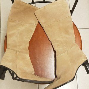 BEAUTIFUL BEIGE KNEE HEIGHT, HEELED BOOTS, contemporary, classy, casual